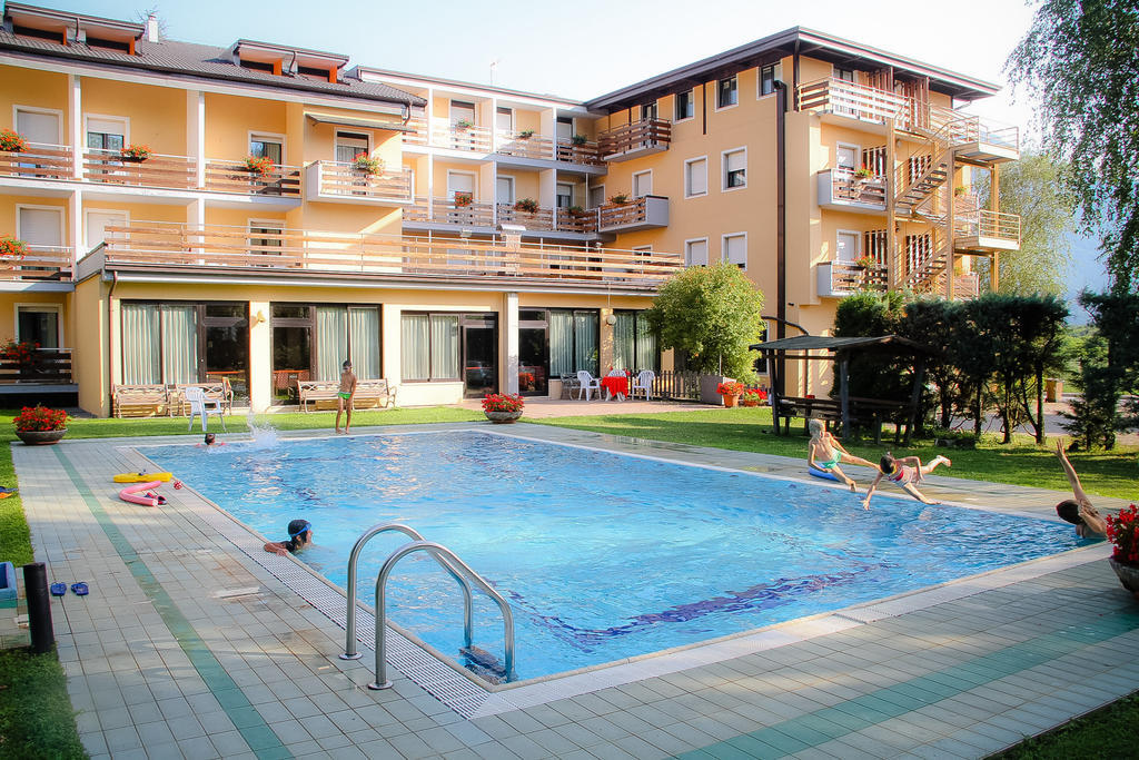 Hotel Dolomiti Levico Terme Extérieur photo